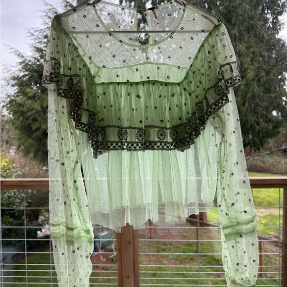 Elegant Green Lace Women's Top - Picture 1 of 6